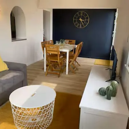 T3 With Large Roof-top Terrace, Harbor View *