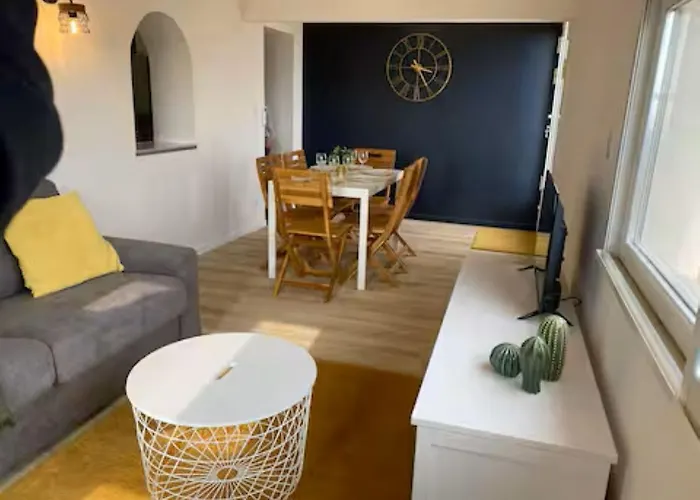 T3 With Large Roof-top Terrace, Harbor View *